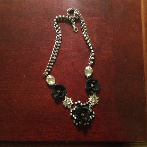 Very cute flower and gem necklace