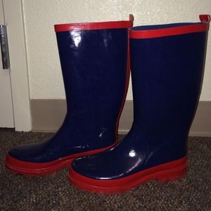 Adorable Forever21 Blue & Red Rainboots