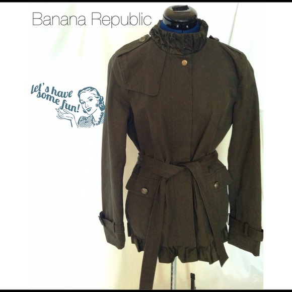 Banana Republic Jackets & Blazers - 🌟SOLD🌟$120 Banana Republic Ruffled belted trench