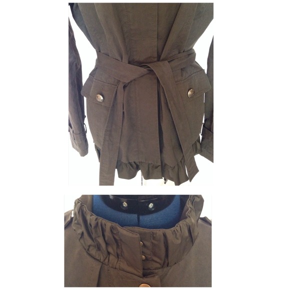 🌟SOLD🌟$120 Banana Republic Ruffled belted trench - Picture 4 of 4