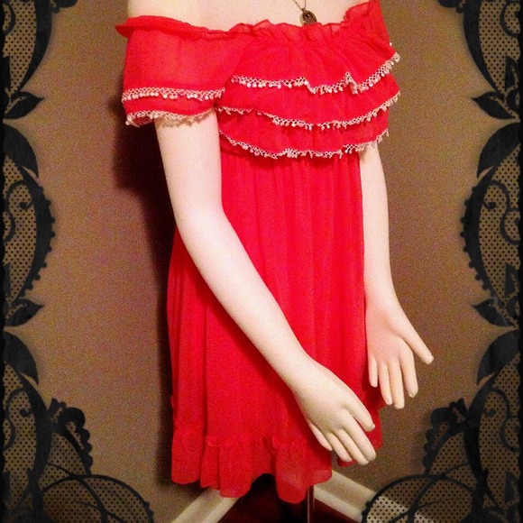 ✅✅Pre-loved Cute party off shoulder dress