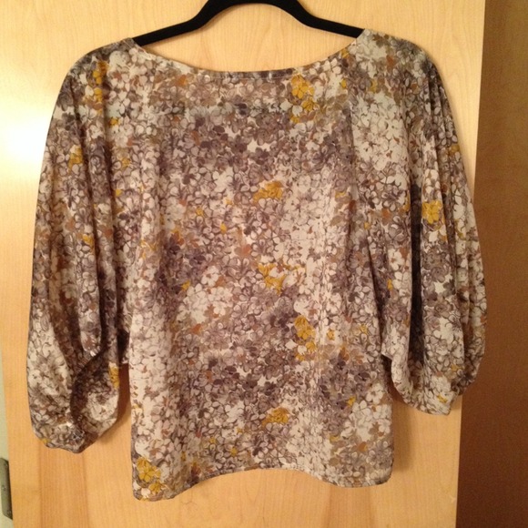 Floral Top - Picture 3 of 3