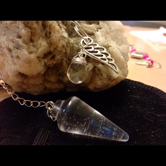 Crystal quartz pendulum silver wing & crystal drop - Picture 2 of 4