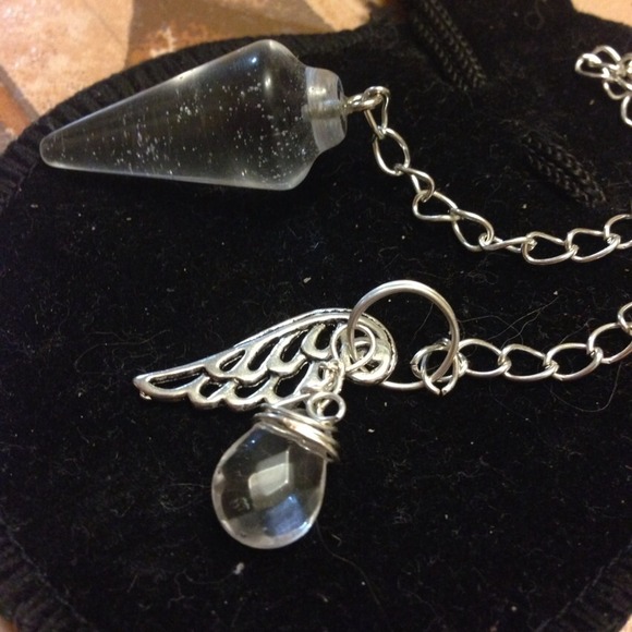 Crystal quartz pendulum silver wing & crystal drop - Picture 3 of 4