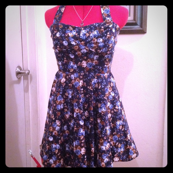 <3 Blue Floral Halter Dress! <3