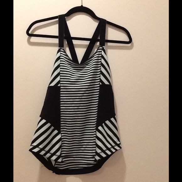 🚫 SOLD!!! 🚫 Lululemon tank!! Never worn!!