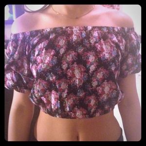 Floral off the shoulder crop top ❤️