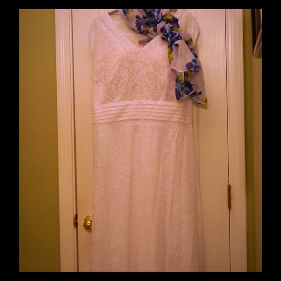 Beautiful summer dress, just in time for Easter!