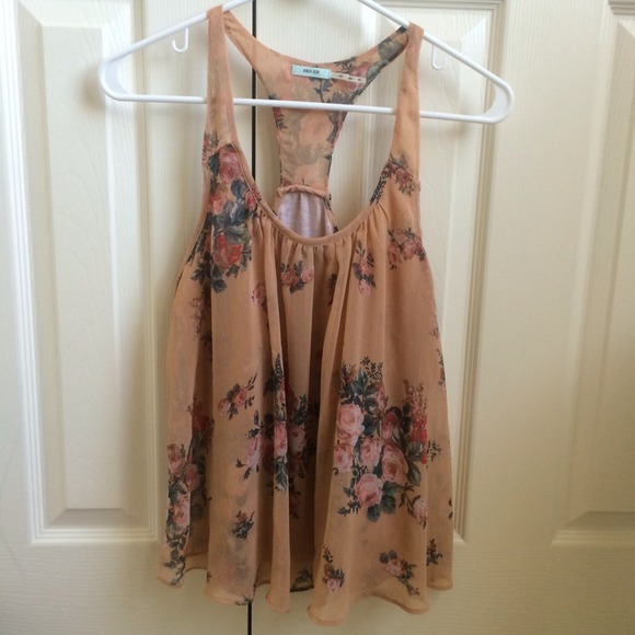 ❌SOLD❌ Urban Outfitters racer back top