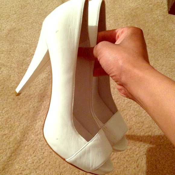 Basic White Pump