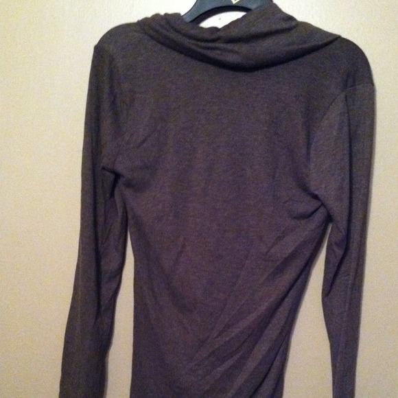 Cowl front Sweater!! 💚 - Picture 3 of 4