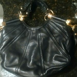 B. Makowsky handabag- Black