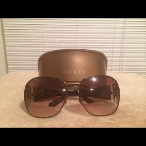 Authentic Gucci sunglasses ‼️$65‼️ w/case n cloth