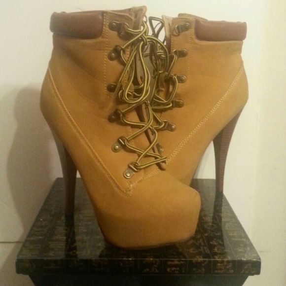 Ladies Wheat JLo Boot
