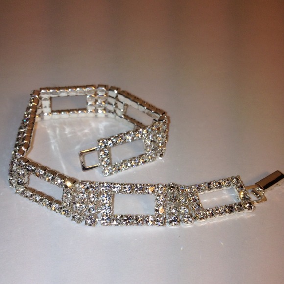 NEW! Rhinestone Bracelet - Picture 2 of 3