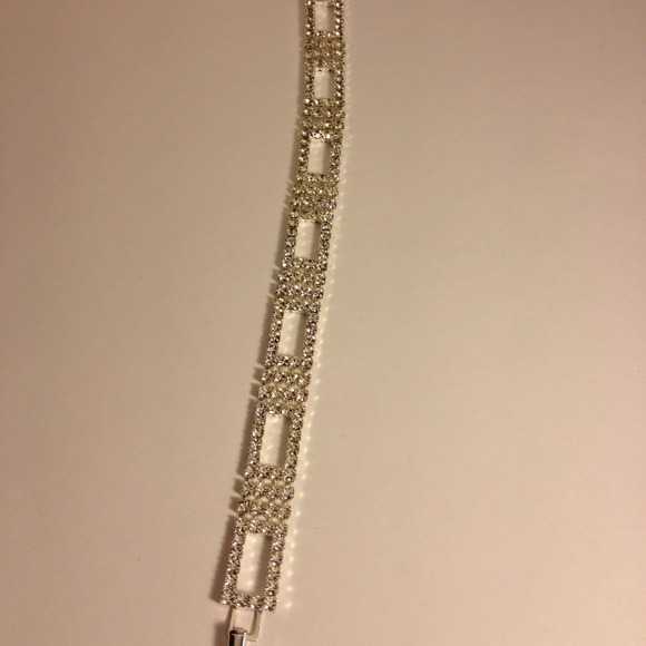 NEW! Rhinestone Bracelet - Picture 3 of 3