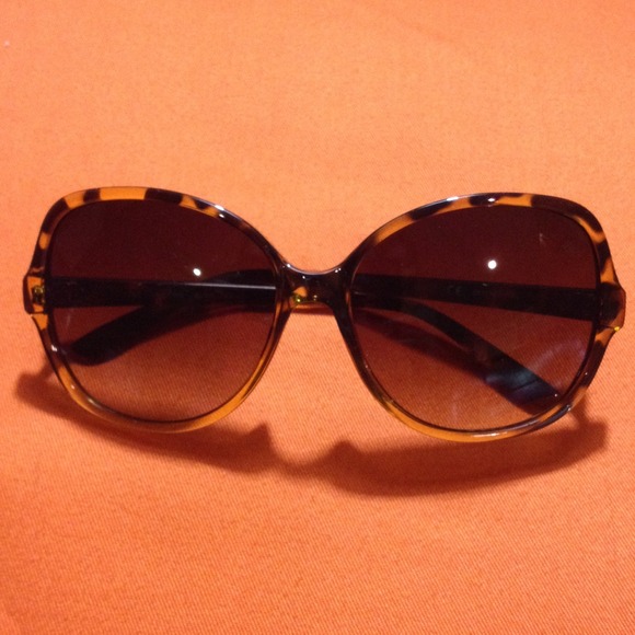 Cute Calvin klein Sunglass