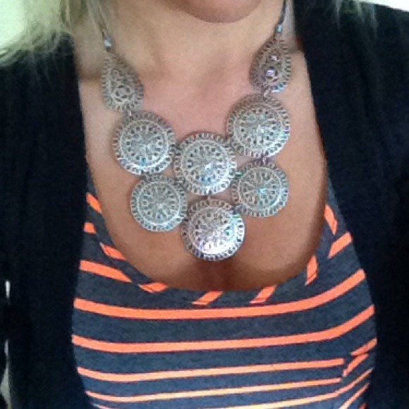 Stella & Dot Medina Bib necklace