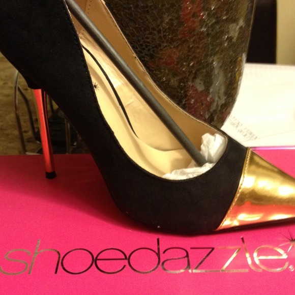 Black and gold heels - Picture 2 of 4