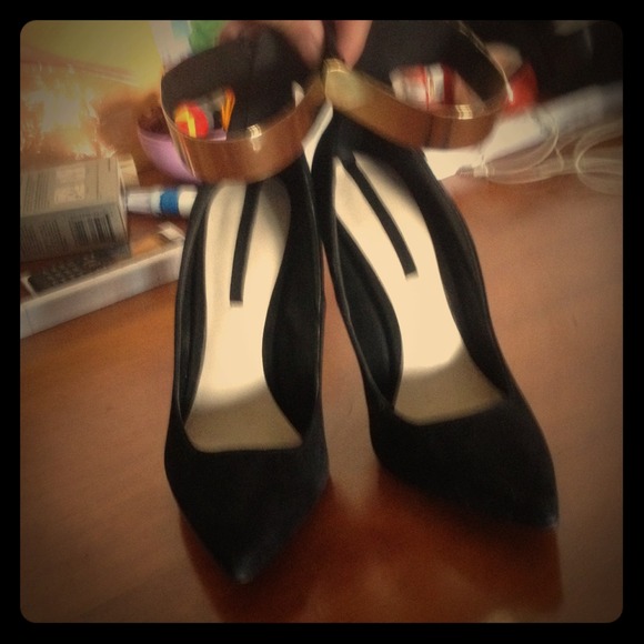 Zara gold strap heels  🔴(PRICE VERY NEGOTIABLE)🔴