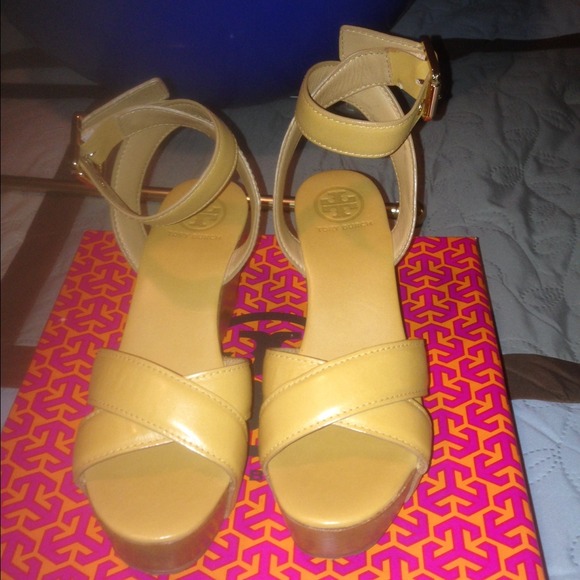 Auth Tory Birch Wedge heels