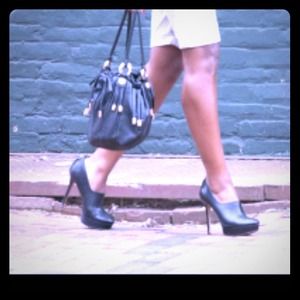 Steve Madden Platform Pumps (Black)