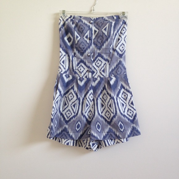 Dresses & Skirts - Adorable romper with pockets