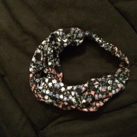 urban outfitter's headband