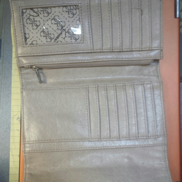 Guess Walet - Picture 2 of 2