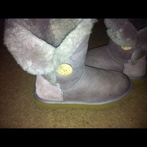 Women bailey button uggs light purple ugg boots