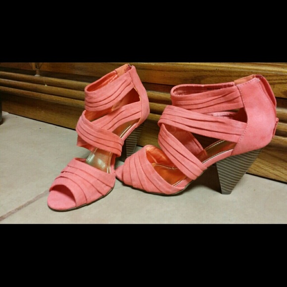 Peach Pumps NEW - Picture 2 of 2