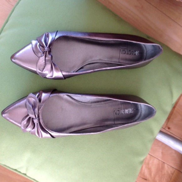 Silver shoes - new wo tag/reduced from $25 92514