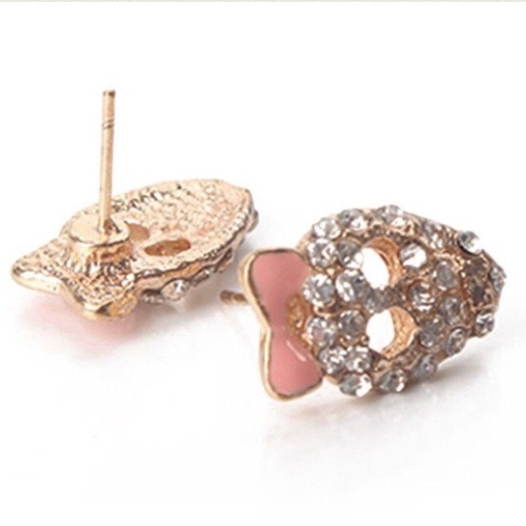 💍 ( 2 for $20 )  Skull bow earring with hollow circle eyes
