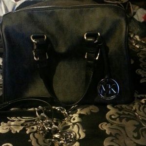 SOLD 150 pp Michael kors Grayson medium size