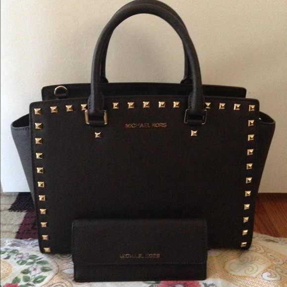 X sold X Michael kors selma set coffee - Picture 1 of 4