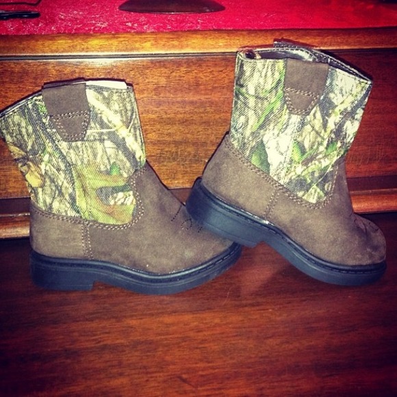 Toddler camo cowboy boots 🌾
