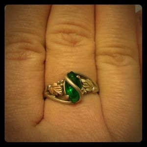 Black hills gold string silver garnet ring