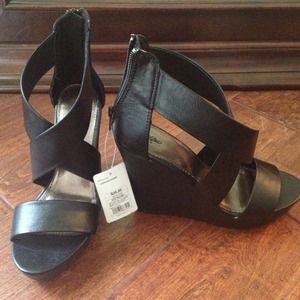 NWT black wedges size 8