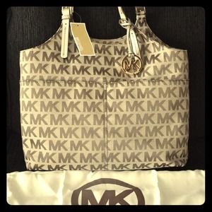 Authentic Michael Kors Jacquard Pocket Tote