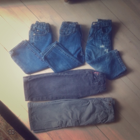 5 pairs of 2t jeans