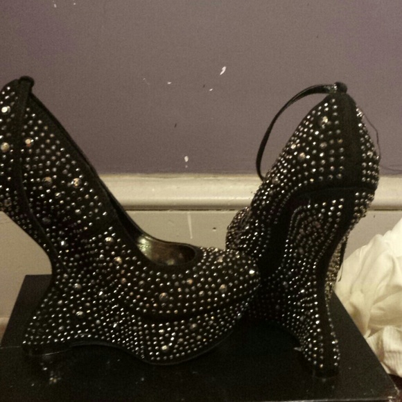 Black bling wedge