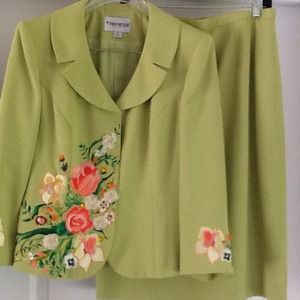 REDUCED John Meyer pea green 2pc suit, sz 12