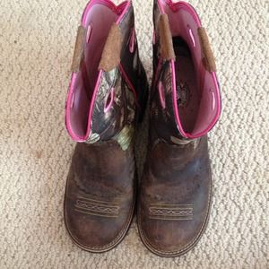 Camo boot fatbabys ariat