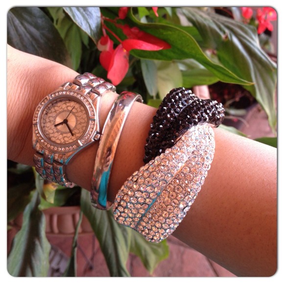 Black and white fashion jewelry bracelet.
