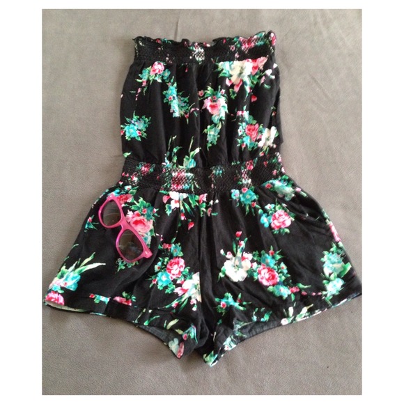 Romper, pockets on both sides