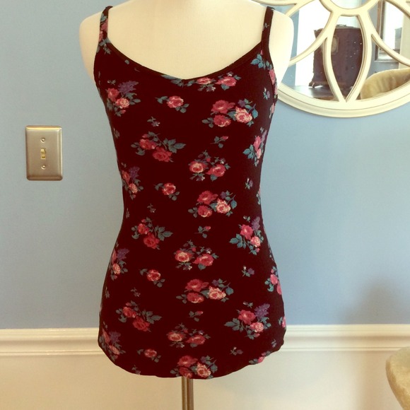 ❌sold❌Cute floral Cami size small10% off bundles!
