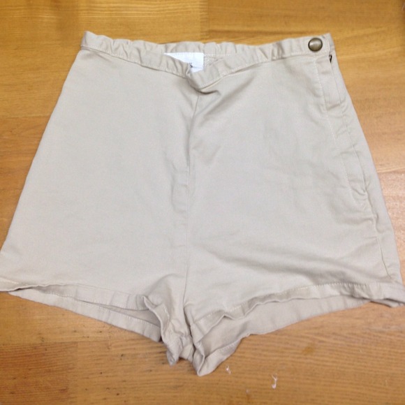 ❌SOLD❌High waisted denim tap short in khaki