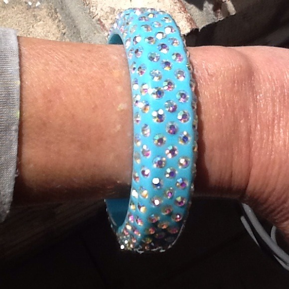 BEAUTIFUL LIGHT BLUE BRACET WITH SHINEY CRYSTALS😍 - Picture 2 of 4