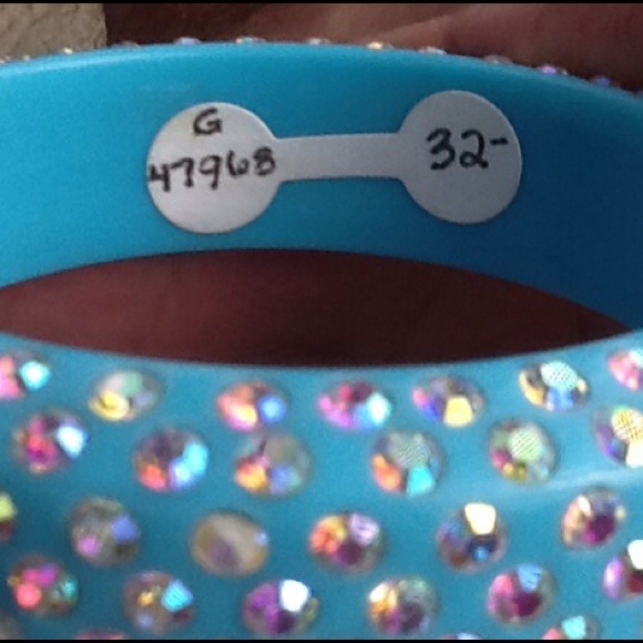 BEAUTIFUL LIGHT BLUE BRACET WITH SHINEY CRYSTALS😍 - Picture 4 of 4