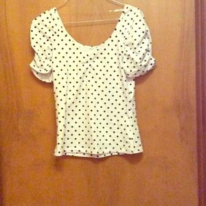 Polka-dot stretch vneck